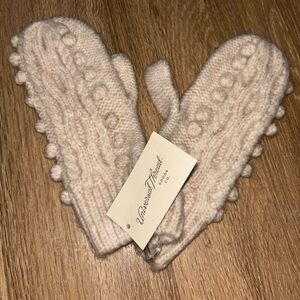 Universal Thread Ivory Cable Knit Mittens